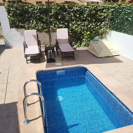 Bajo De Esencia Relajante Con Piscina Privada Y Patio! *