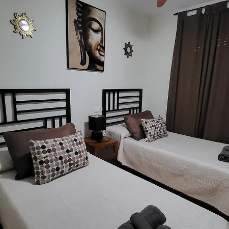 Bajo De Esencia Relajante Con Piscina Privada Y Patio!
