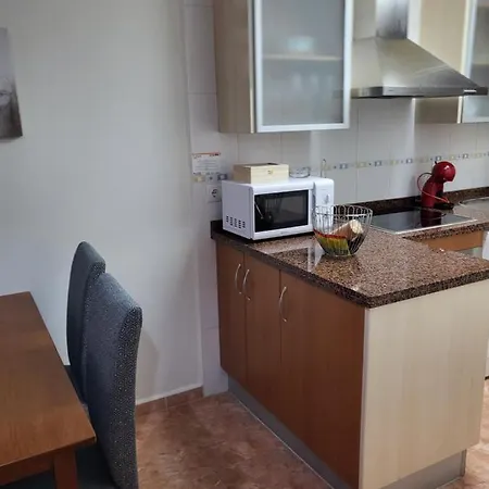 Bajo De Esencia Relajante Con Piscina Privada Y Patio! Vera