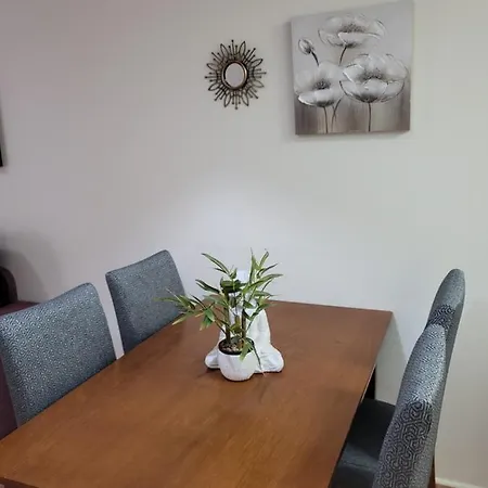 Bajo De Esencia Relajante Con Piscina Privada Y Patio! *