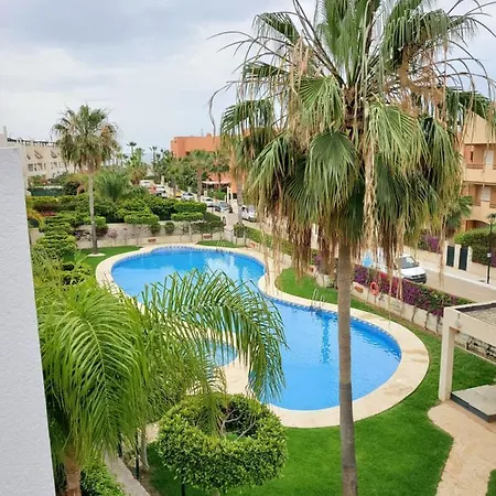 Bajo De Esencia Relajante Con Piscina Privada Y Patio! * Vera