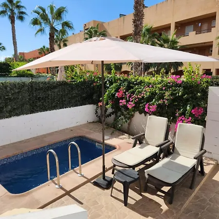 Bajo De Esencia Relajante Con Piscina Privada Y Patio! Vera
