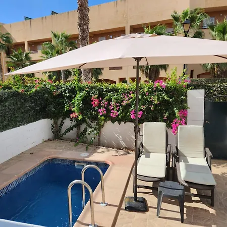 Bajo De Esencia Relajante Con Piscina Privada Y Patio! *