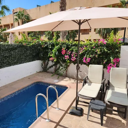 Apartment Bajo De Esencia Relajante Con Piscina Privada Y Patio! *